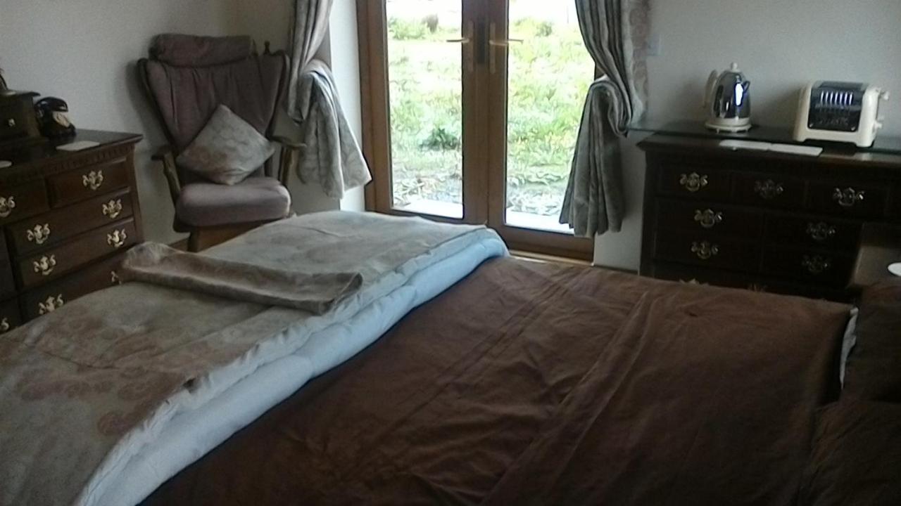 Bed and Breakfast April House Barrock Экстерьер фото