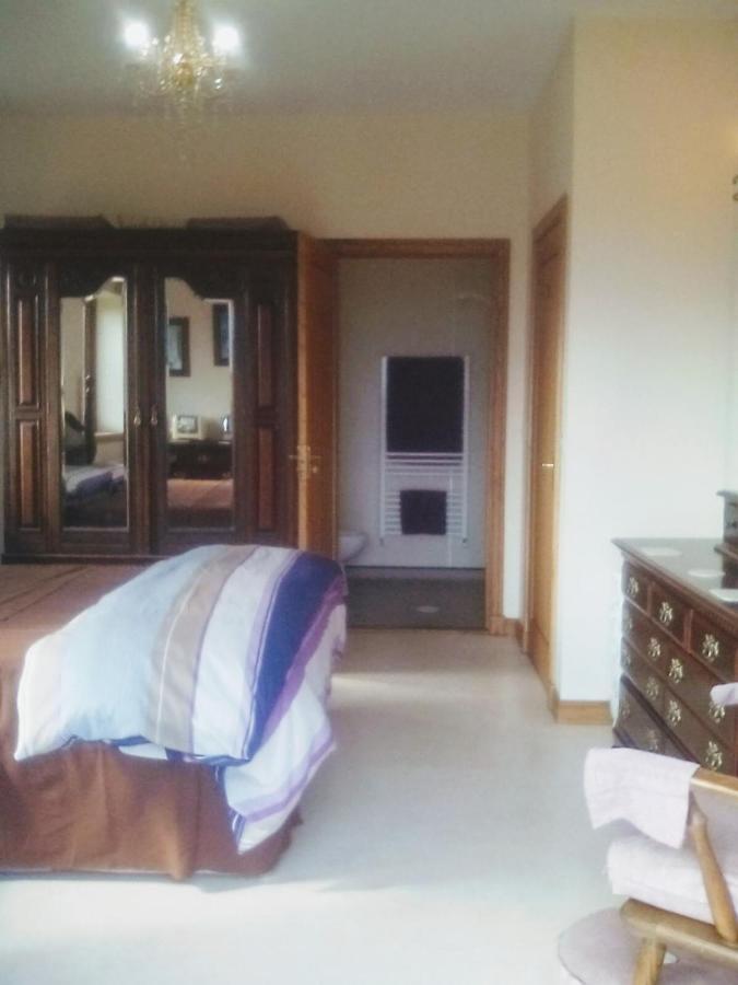 Bed and Breakfast April House Barrock Экстерьер фото