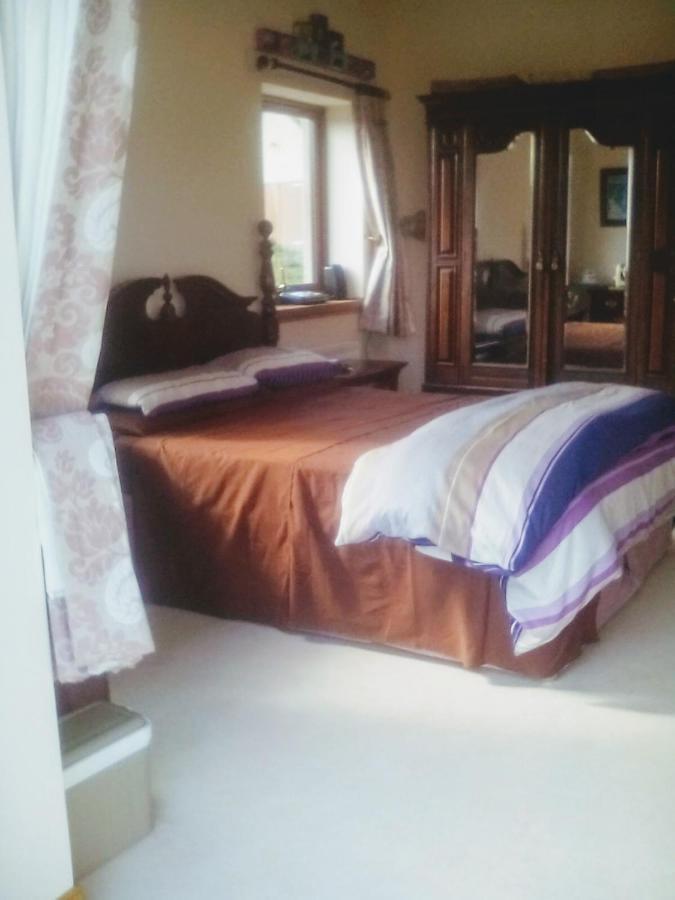 Bed and Breakfast April House Barrock Экстерьер фото